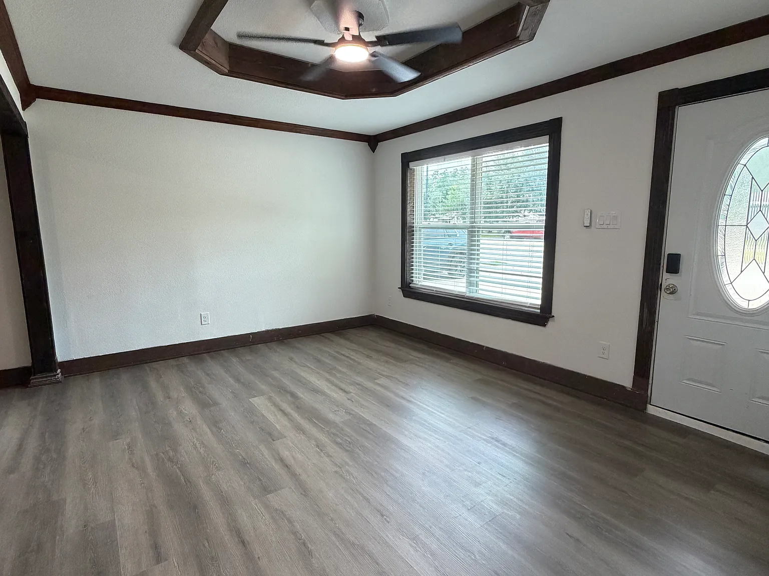 3 bed, 1013 sqft, $2,000 — Photo 2