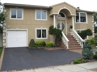 3426 Riverside Dr, Oceanside, NY 11572