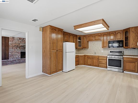 4th image of 3887 Shasta Cir