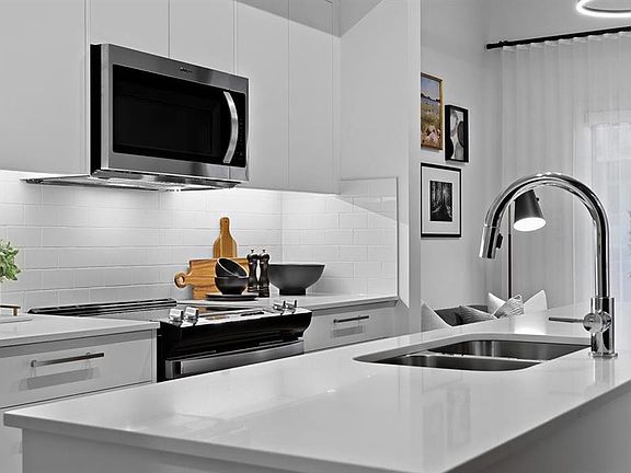 3rd image of 310 N 15th Ave SW #516