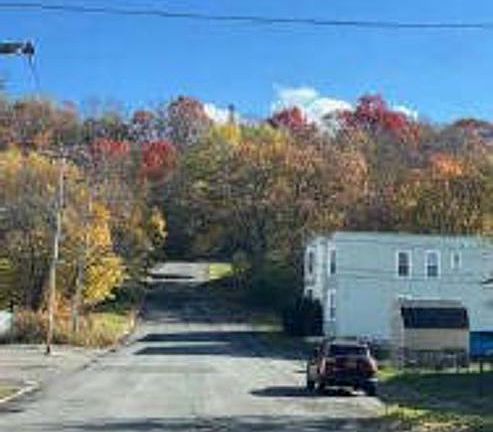 Exterior Neighborhood (street photo)