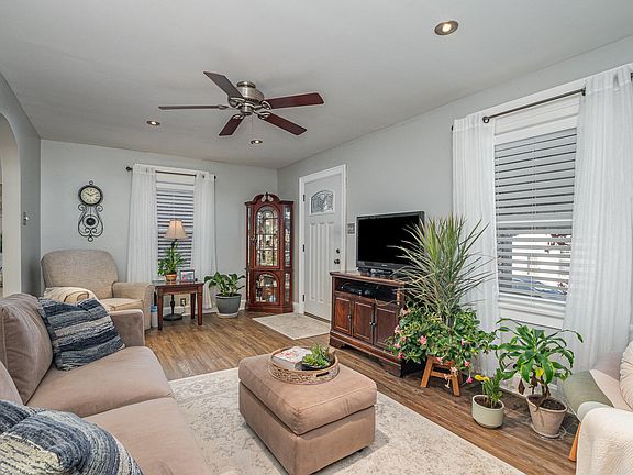 3rd image of 1612 Woodburn Ave