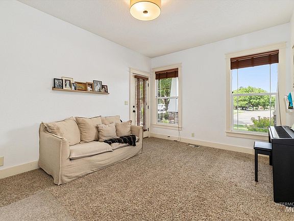 5th image of 3846 S Montague Way