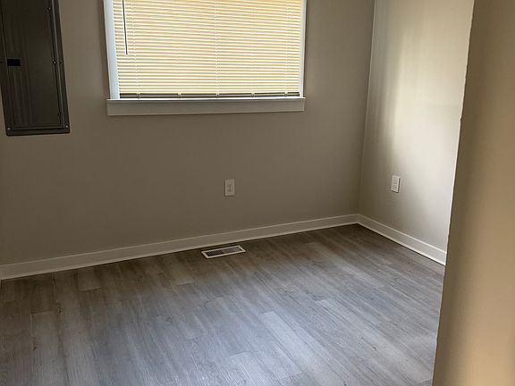 5th image of 215 McKee Rd
