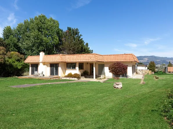 96 Wheelock Rd, Watsonville, CA 95076