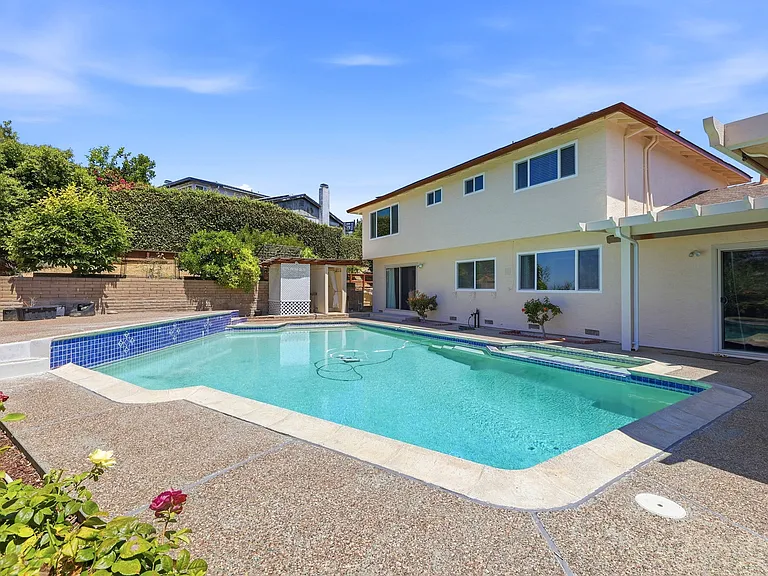 181 Piazza Way — Photo 43