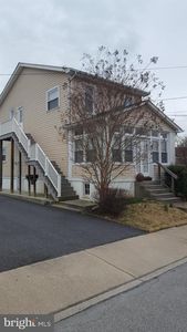 526 Folsom Ave APT 1, Folsom, PA, 19033