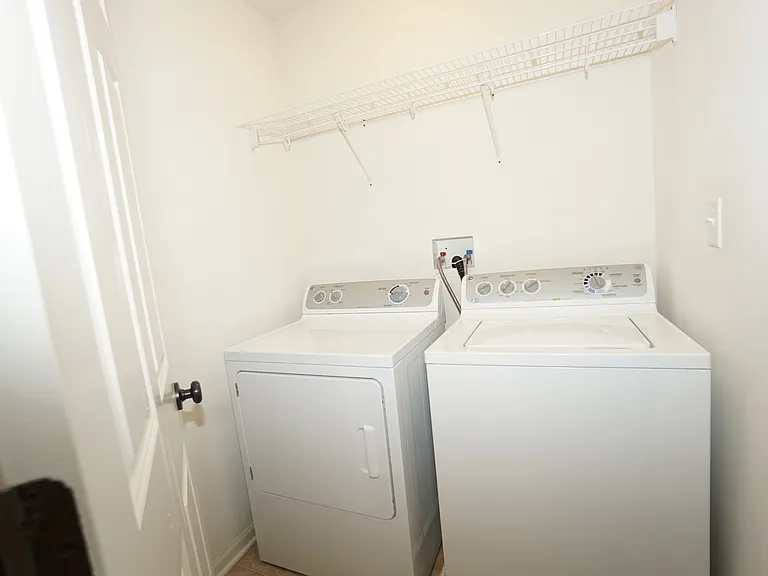 210 Portage Ln #D — Photo 15