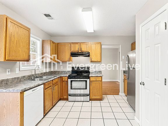 5th image of 202 Castle Ridge Dr