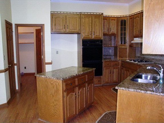 5th image of 635 Greenwich Dr