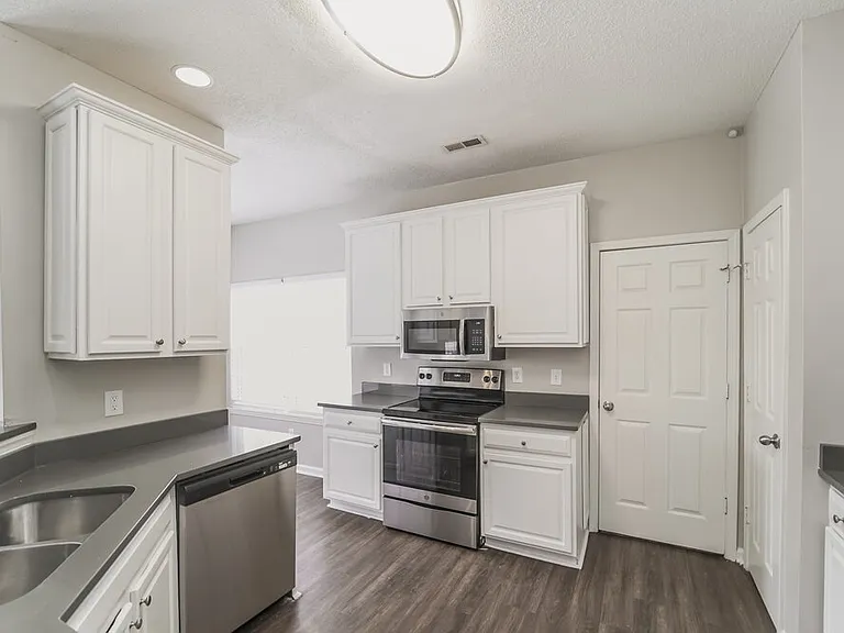9719 Kenneth Oren Dr — Photo 10