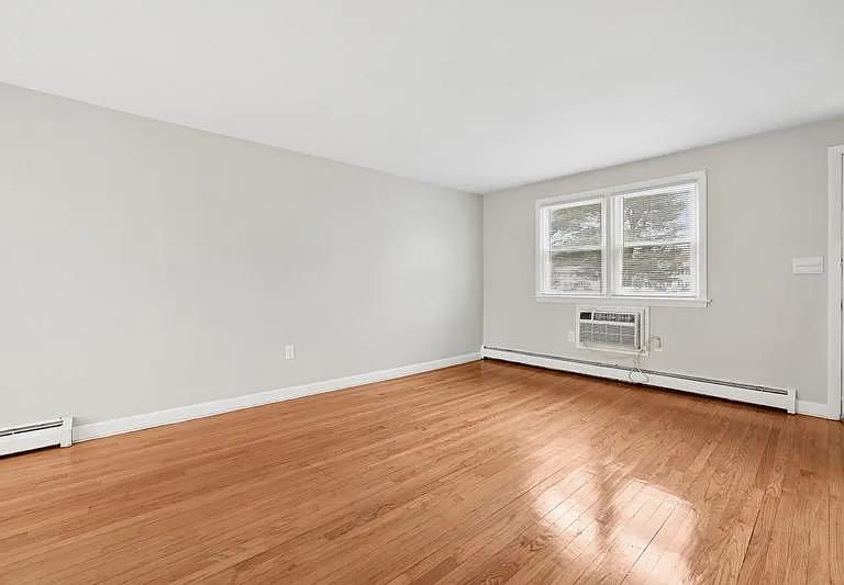 Fox Hill Commons — Photo 6