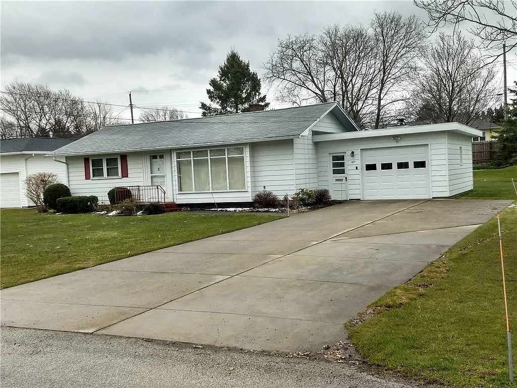 4577 Village St photo 1