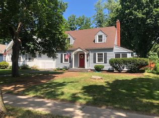 100 Hedgegarth Dr, Rochester, NY 14617