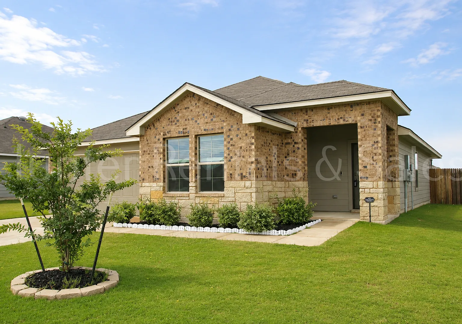 Modern Style Three Bedroom Home — Photo 2