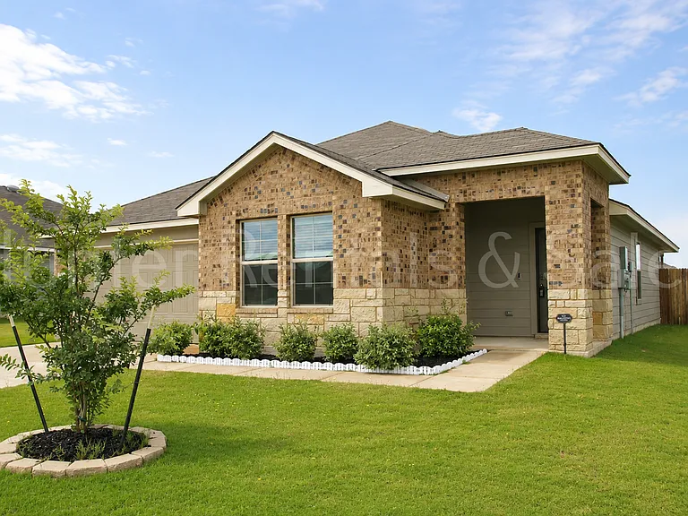 5106 Brody Dr — Photo 2