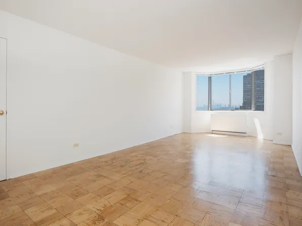 429 East 52nd Street 14H image 2 of 21