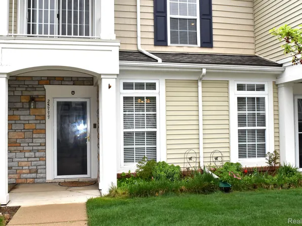 25777 Maritime Cir N, Harrison Township, MI 48045