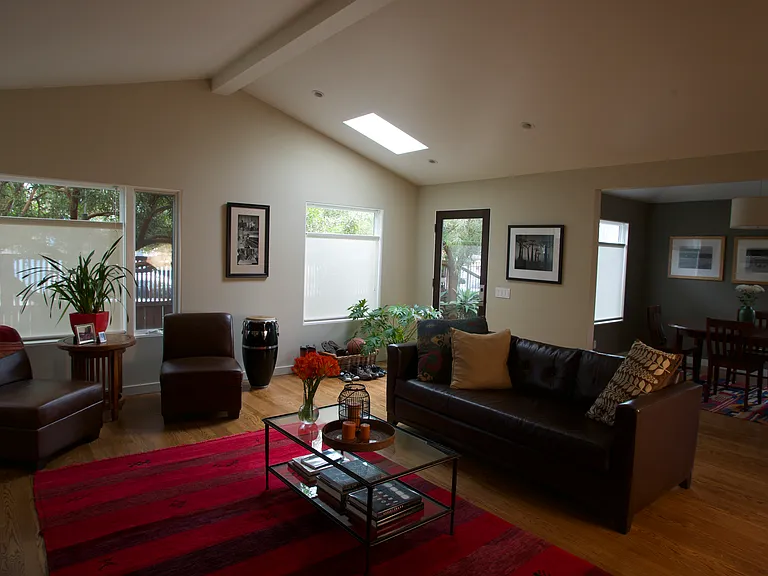 737 Broadway St — Photo 4