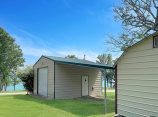 1400 Shoreline Cir, Chandler, TX 75758