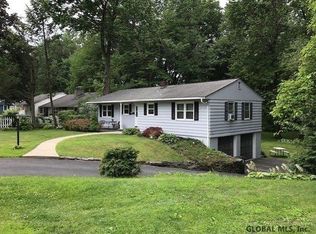 16 Pinewood Ave, East Greenbush, NY 12061
