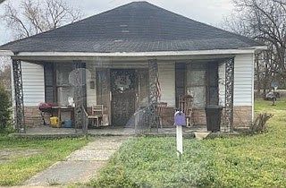 1st image of 318 E Jefferson St