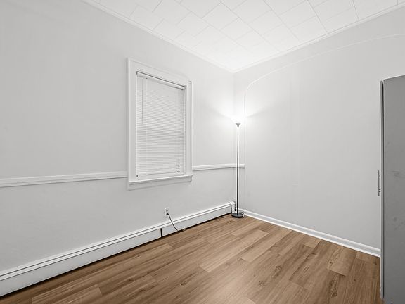 4th image of 8 Meadow St