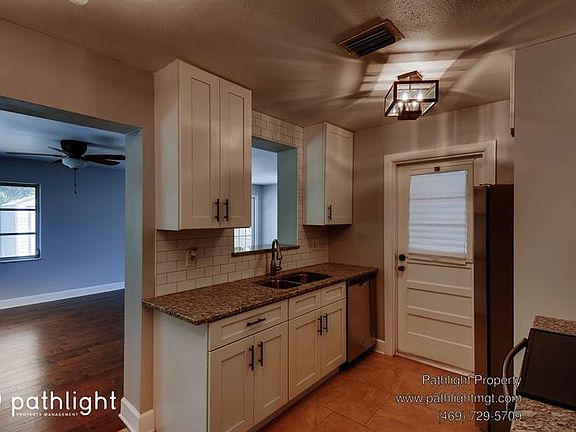 3rd image of 1020 E Fern St