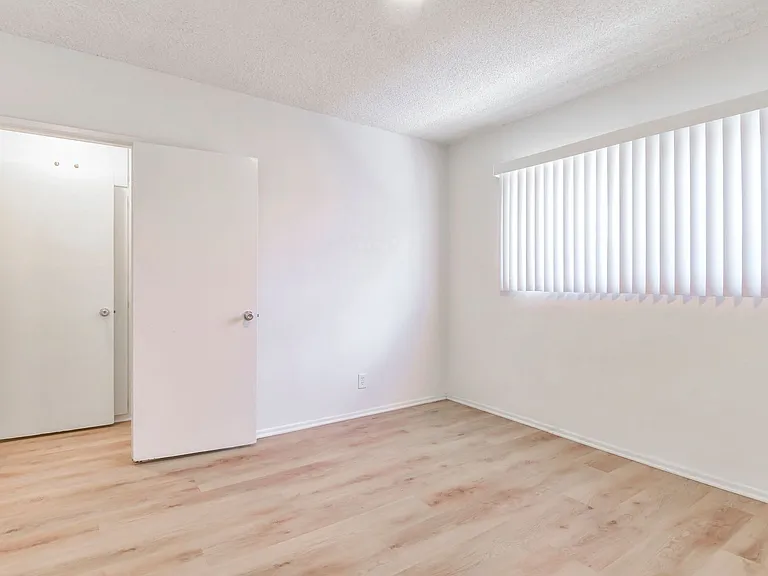 657 Milford St — Photo 15