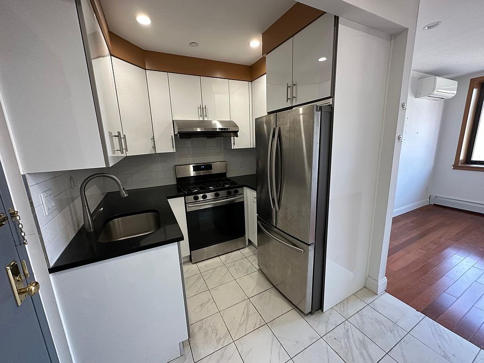 1st image of 14456 Roosevelt Ave Floor 4