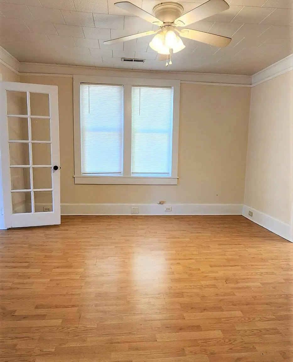 3 bed, 1.0 bath, 1169 sqft, $1,295 — Photo 2