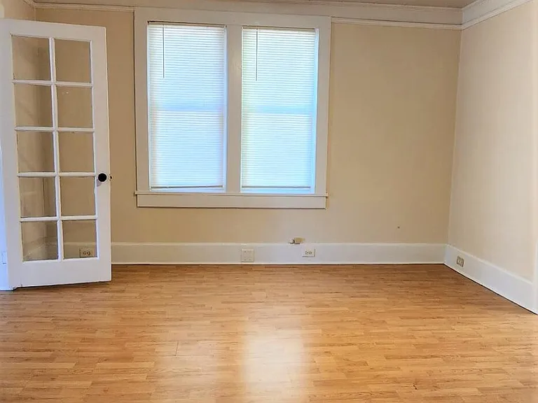 413 N Magnolia St — Photo 2