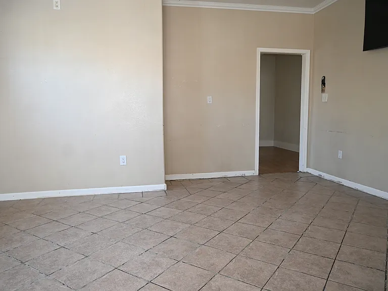 603 W 43rd Pl — Photo 17