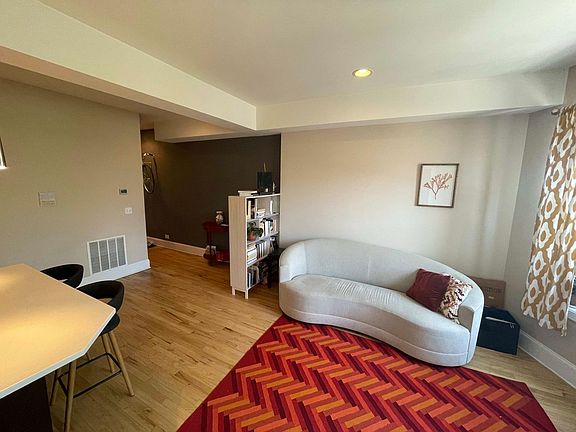4th image of 4662 N Broadway St APT 207