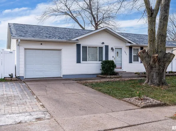 1817 Valley Dr, Davenport, IA 52806