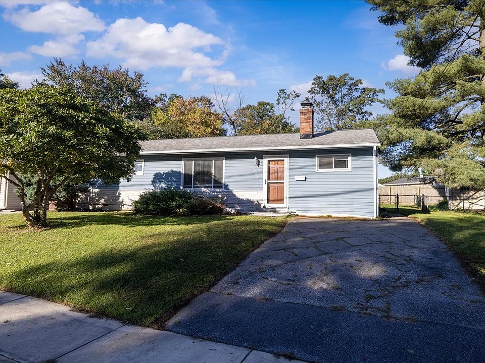 1st image of 1004 Phillip Dr
