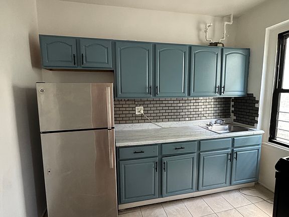 3rd image of 21-37 33rd St APT 4F
