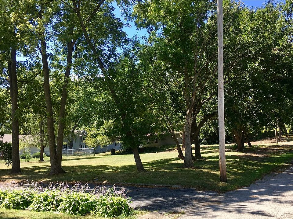 2nd image of 9 Dawn Ave