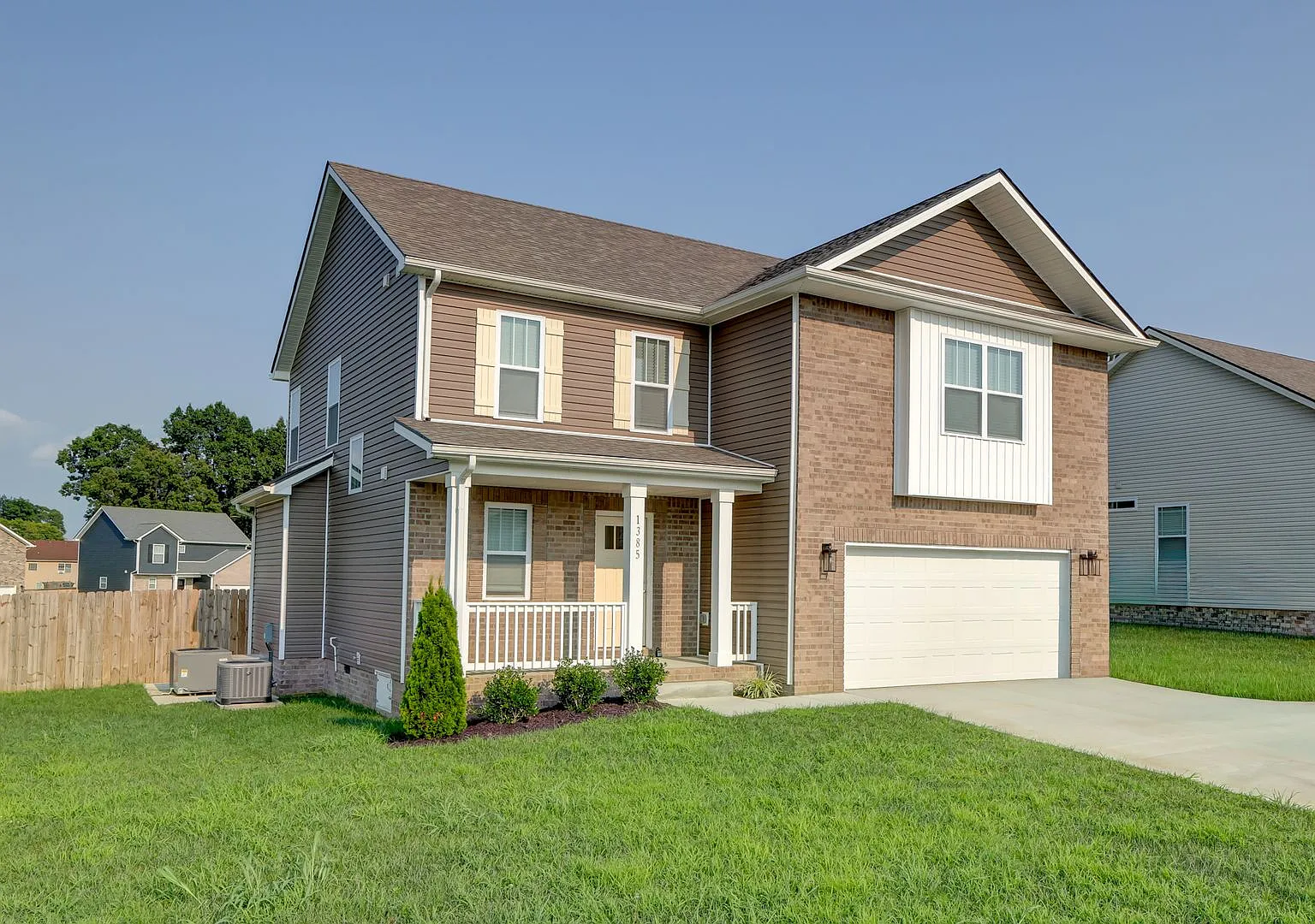 What a floor plan!! Like new and ready for you! — Photo 1
