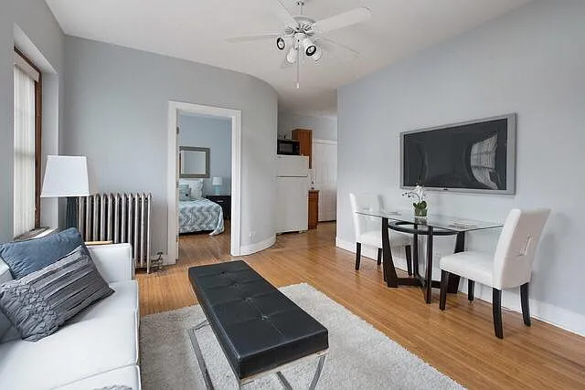7033 1/2 N Sheridan Rd #3W — Photo 3