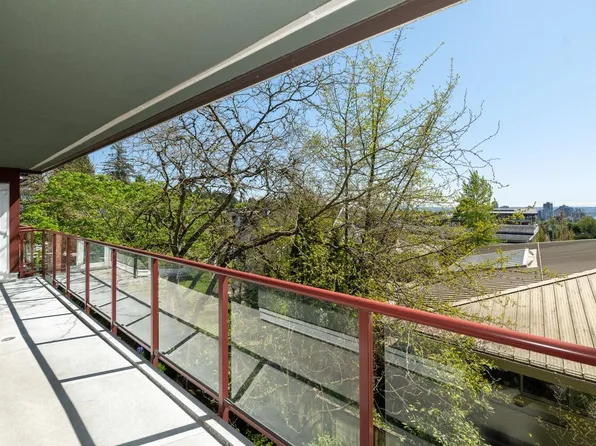 121 W 29th St #322, North Vancouver, BC V7N 4L6