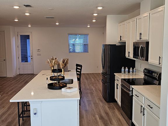 2nd image of 2905 Voyager Ave