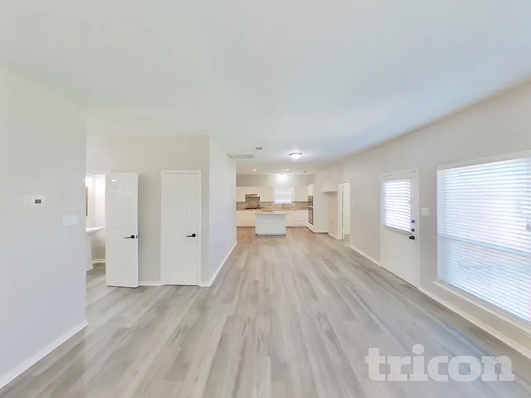 8401 Manchester Dr — Photo 3