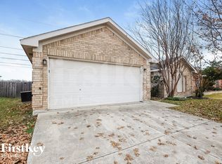 6715 White Tail Ln, Arlington, TX 76002