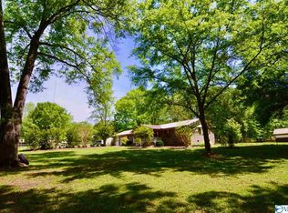 210 Terry Ln, Rainbow City, AL 35906