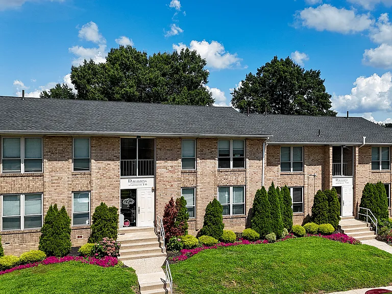Woodmere Apartments — Photo 35