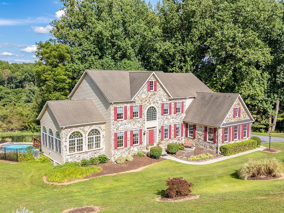 1st image of 2098 Lavinda Dr