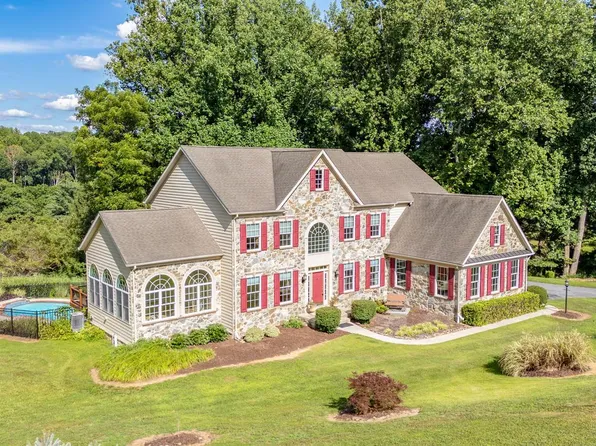 2098 Lavinda Dr, Westminster, MD 21157
