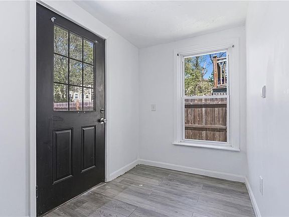 5th image of 33 Pleasant St