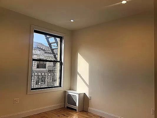 4th image of 170 Nagle Ave #506